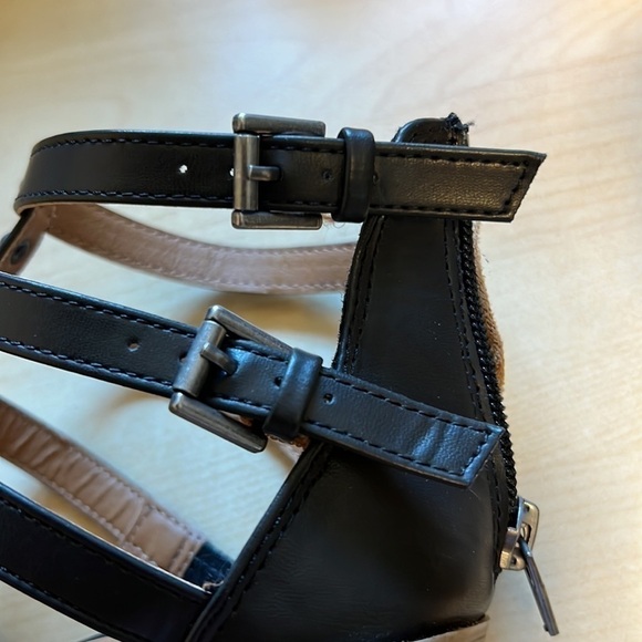 NWOT Mossimo Strappy Sandals With Studs And Back Heel Zipper, Size 7 - Picture 5 of 11